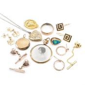 COLLECTION OF GOLD & GOLD TONE JEWELLERY - OPAL LAPEL PIN