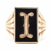 HALLMARKED 9CT GOLD & ONYX SIGNET RING