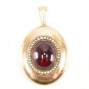 VICTORIAN 18CT GOLD & GARNET LOCKET MOURNING LOCKET