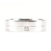 HALLMARKED 9CT WHITE GOLD & DIAMOND SOLITAIRE RING