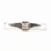 WHITE GOLD & DIAMOND SOLITAIRE RING