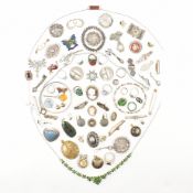 ASSORTMENT OF VICTORIAN & LATER JEWELLERY