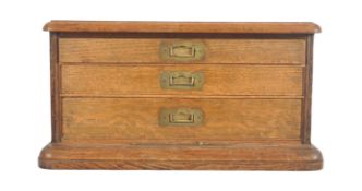 19TH CENTURY OAK SPECIMEN / COLLECTORS CABINET