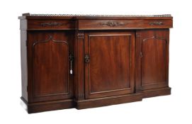 19TH CENTURY REGENCY MAHOGANY BREAKFRONT SIDEBOARD