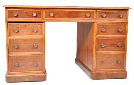19TH CENTURY VICTORIAN MAHOGANY TWIN PEDESTAL DESK