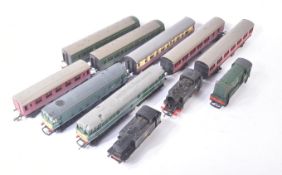 COLLECTION OF ASSORTED OO GAUGE LOCOMOTIVES & CARRIAGES