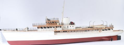 MODEL RC BOAT - LARGE SCALE TWIN ENGINED YACHT