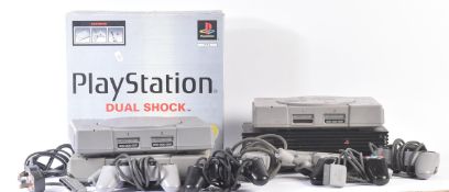 RETRO GAMING - PLAYSTATION CONSOLE BUNDLE