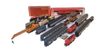 COLLECTION OF ASSORTED OO GAUGE MODEL RAILWAY ROLLING STOCK