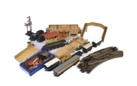 COLLECTION OF VINTAGE HORNBY DUBLO MODEL RAILWAY LOCOS & ACCESSORIES