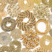 COLLECTION OF ASSORTED CHAIN NECKLACES