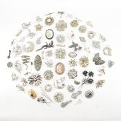 COLLECTION OF ASSORTED VINTAGE & LATER COSTUME BROOCHES