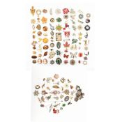 COLLECTION OF ASSORTED VINTAGE & LATER COSTUME BROOCHES