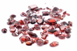 SELECTION OF VARI CUT GARNET LOOSE GEMSTONES