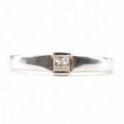WHITE GOLD & DIAMOND SOLITAIRE RING