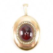 VICTORIAN 18CT GOLD & GARNET LOCKET MOURNING LOCKET