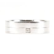 HALLMARKED 9CT WHITE GOLD & DIAMOND SOLITAIRE RING