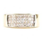 VINTAGE 18CT GOLD & DIAMOND CLUSTER RING