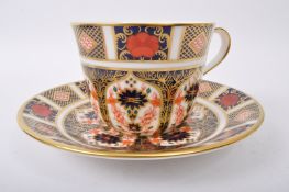 ROYAL CROWN DERBY - VINTAGE 'OLD IMARI' TEACUP & SAUCER