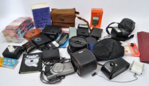 COLLECTION OF 20TH CENTURY CAMERAS & PHOTOGRAPHIC EQUIPMENT