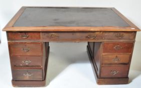 19TH CENTURY VICTORIAN MAHOGANY TWIN PEDESTAL OFFICE DESK