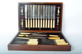EARLY 20TH CENTURY CANTEEN OF CUTLERY