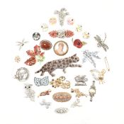 COLLECTION OF ASSORTED VINTAGE & LATER BROOCH PINS