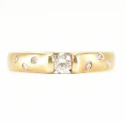 18CT GOLD & DIAMOND RING