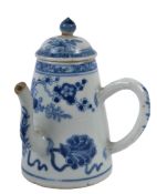 18TH CENTURY CHINESE BLUE & WHITE TEAPOT