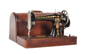 EARLY 20TH CENTURY CASED SINGER SEWING MACHINE