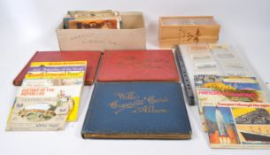 LARGE COLLECTION OF EARLY 20TH CENTURY CIGARETTE CARDS