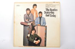 THE BEATLES - YESTERDAY AND TODAY - CAPITAL RECORDS - VINYL RECORD