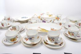 ROYAL WORCESTER - EVESHAM - ENGLISH TEA / DINNER SERVICE