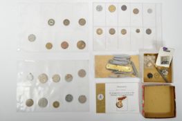 ASSORTMENT OF ANTIQUE & VINTAGE TOKENS, BADGES & PENKNIVES