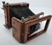 MID CENTURY SENECA FOLDING FIELD CAMERA