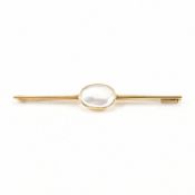 18CT GOLD & MOONSTONE BAR BROOCH PIN