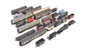 COLLECTION OF ASSORTED OO GAUGE MODEL RAILWAY ROLLING STOCK