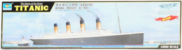 TRUMPETER 1/200 SCALE TITANIC MODEL KIT