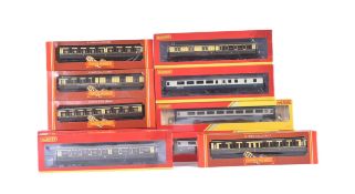 COLLECTION OF ASSORTED HORNBY OO GAUGE MODEL RAILWAY COACHES