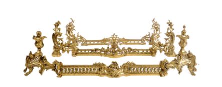 19TH CENTURY VICTORIAN BRASS ART NOUVEAU FIRE FENDER SUITE