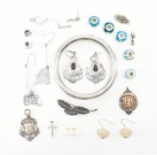 COLLECTION OF ASSORTED SILVER JEWELLERY
