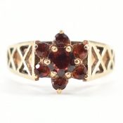 HALLMARKED 9CT GOLD & GARNET CLUSTER RING