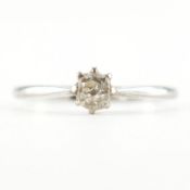 18CT WHITE GOLD & DIAMOND SOLITAIRE RING
