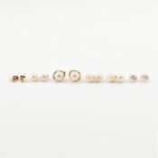 COLLECTION OF ASSORTED GOLD & PEARL STUD EARRINGS
