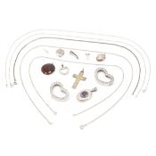 COLLECTION OF ASSORTED NECKLACE CHAINS & PENDANTS