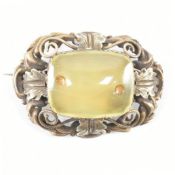 ANTIQUE GOLD & GREEN STONE MOURNING BROOCH