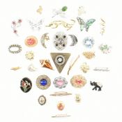 COLLECTION OF ASSORTED COSTUME JEWELLERY BROOCH PINS
