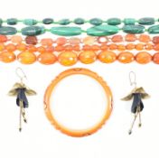 COLLECTION OF VINTAGE JEWELLERY & A CARVED BAKELITE BANGLE