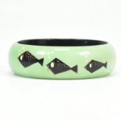 1950S PLASTIC PAINTED BANGLE