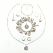 COLLECTION OF ASSORTED SILVER JEWELLERY